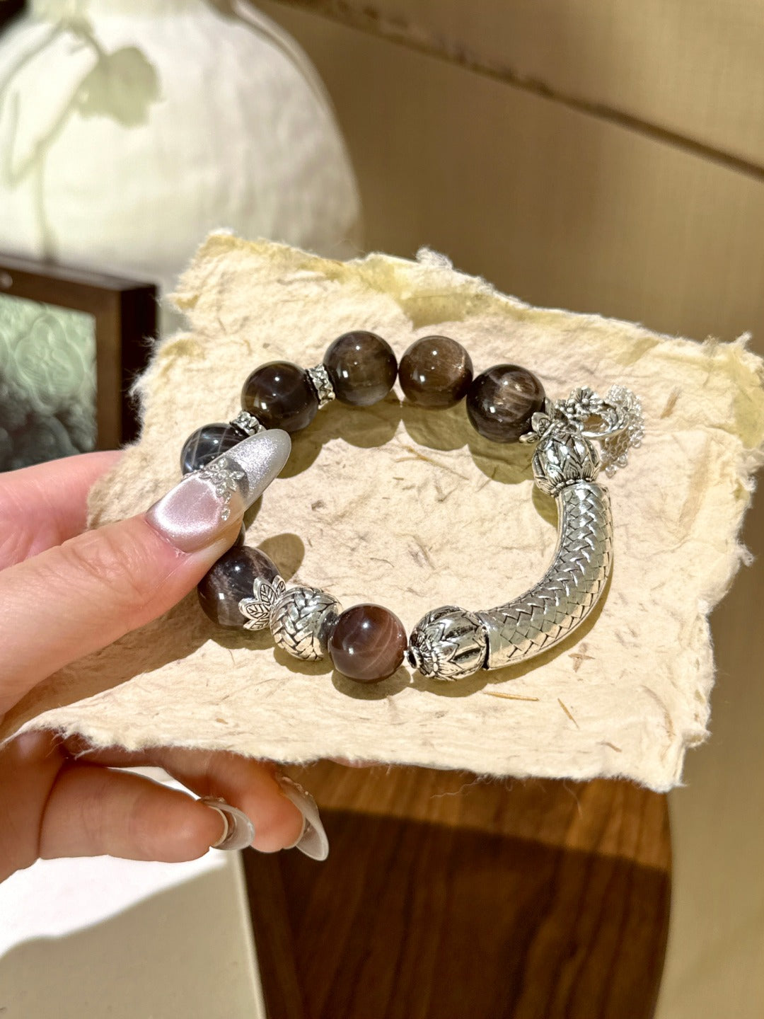 ▫️▪️ Black gold backbone bracelet
